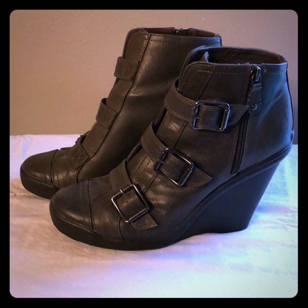 Simply Vera dark green wedges